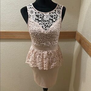 Windsor Size M Elegant Lace Peplum Dress in Light Pink!!